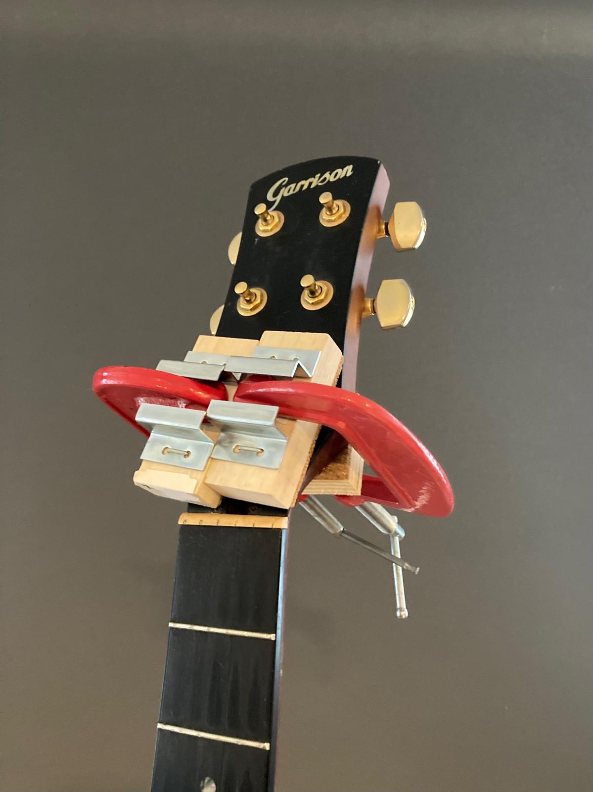 Klemmen voorzijde om een breuk te lijmen, 24 uur drogen.