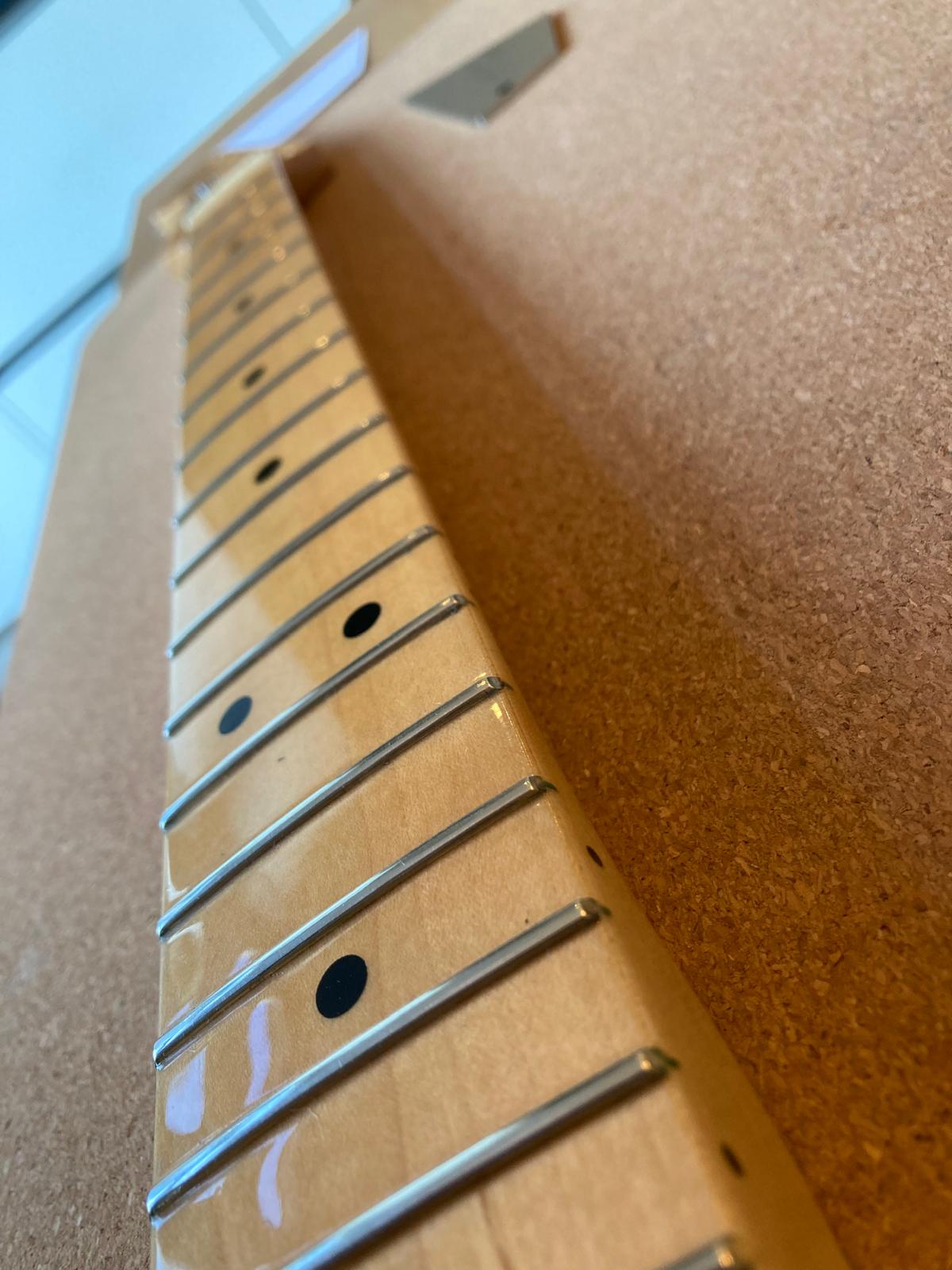 Resultaat na fret leveling, frets als nieuw.